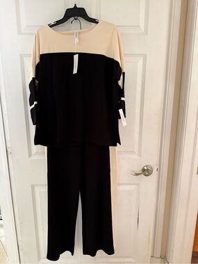 Two-Tone Black & Cream Wide-Leg Pantsuit Athleisure